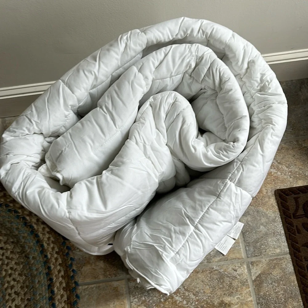 Natural Comforts Down Alternative Twin XL Comforter NEW